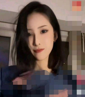 孩子醒了要喝奶我在后面插嫂子