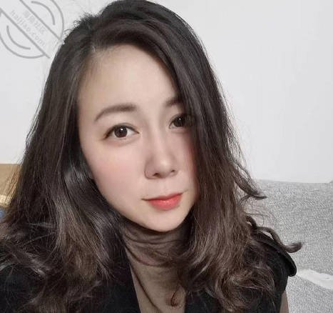 表姐如白玉梨香般饱胀软热的玉乳上稍加力道挤压